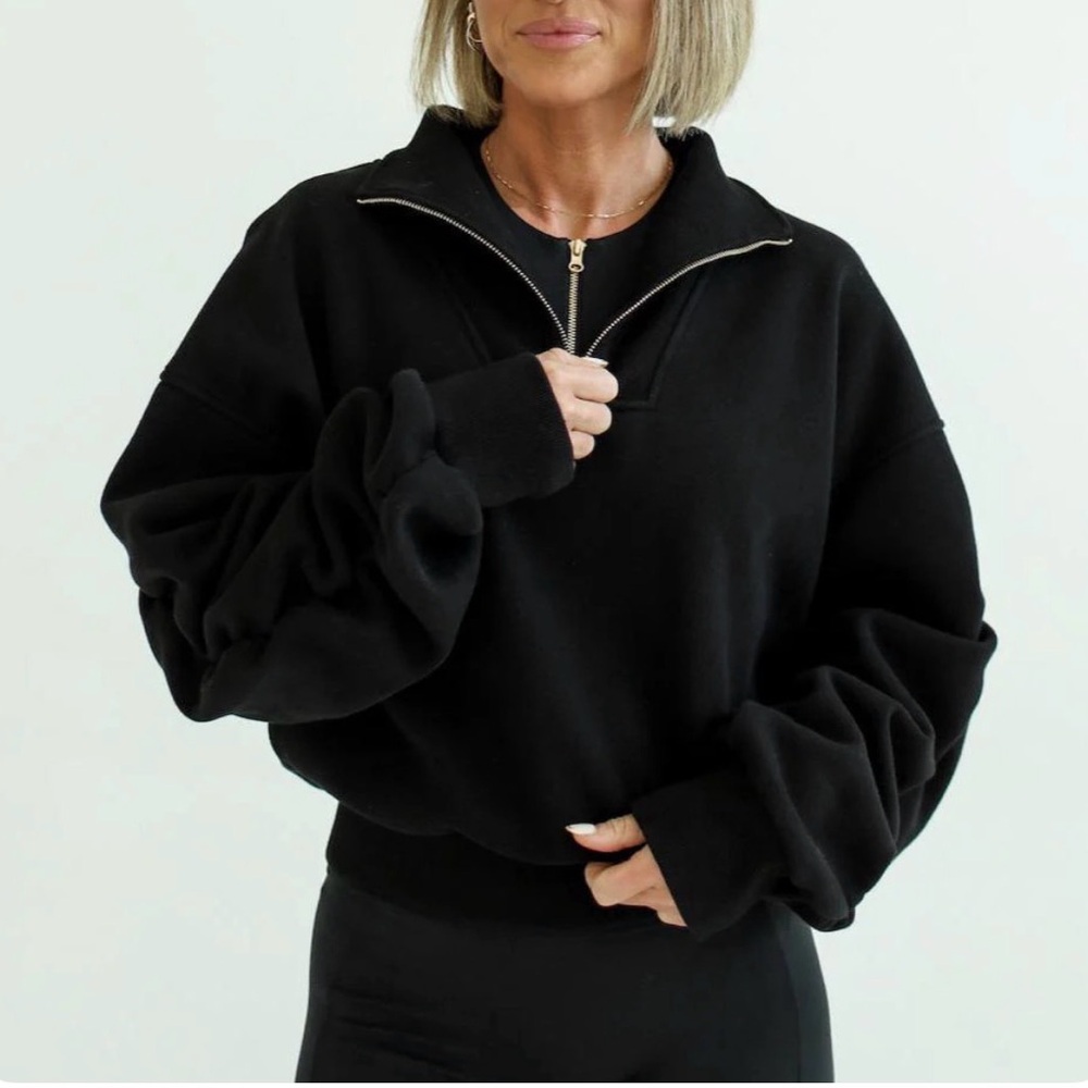 Day 1 fitness Black scrunch sleeve Half-Zip Pullover sweatshirt